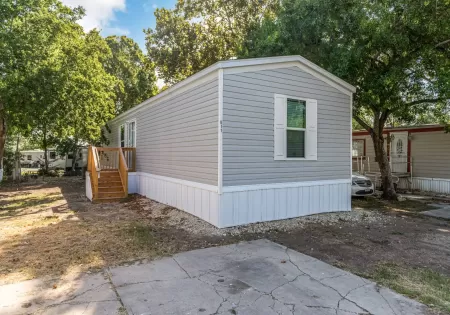 7650 West Hwy 90, San Antonio, Texas 78227. Price $75,000, 11337525